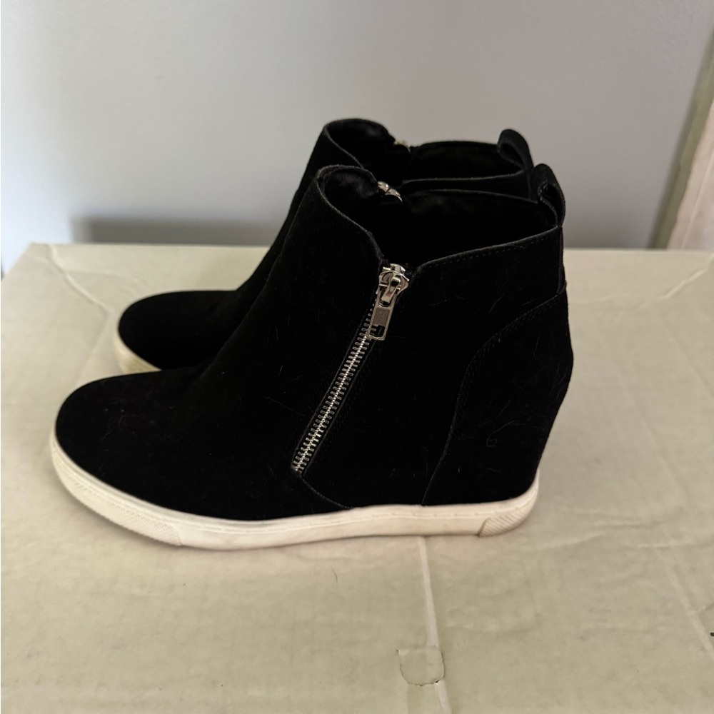 Athlefit Wedge Black Sneakers - Size 8.5